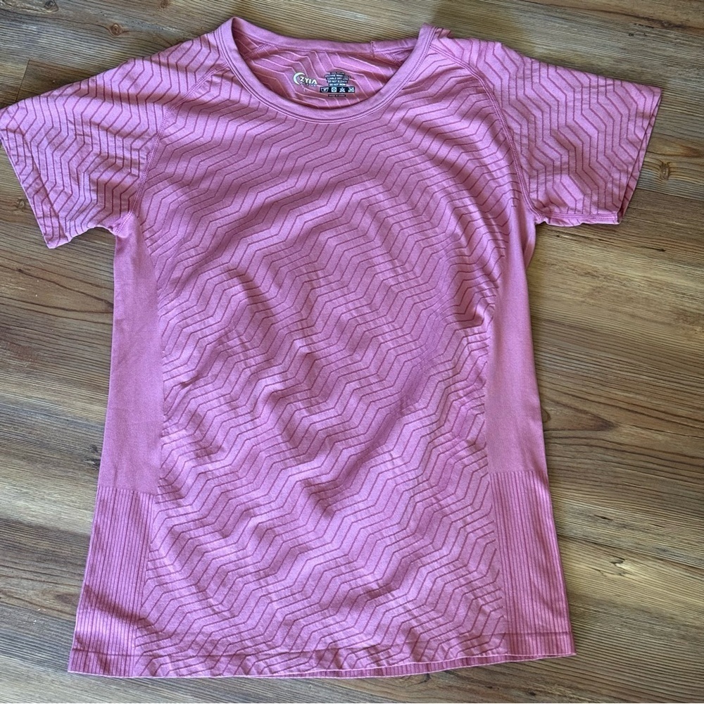 Zyia Active Fitted Women’s workout top, size L, pink